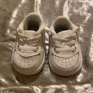 Only worn 1 time. Like new Air Forces